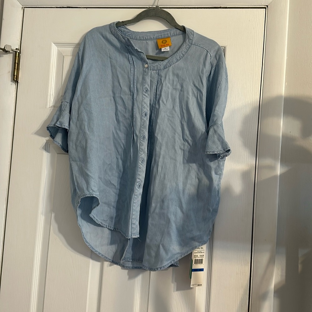 NWT flutter sleeve button down top